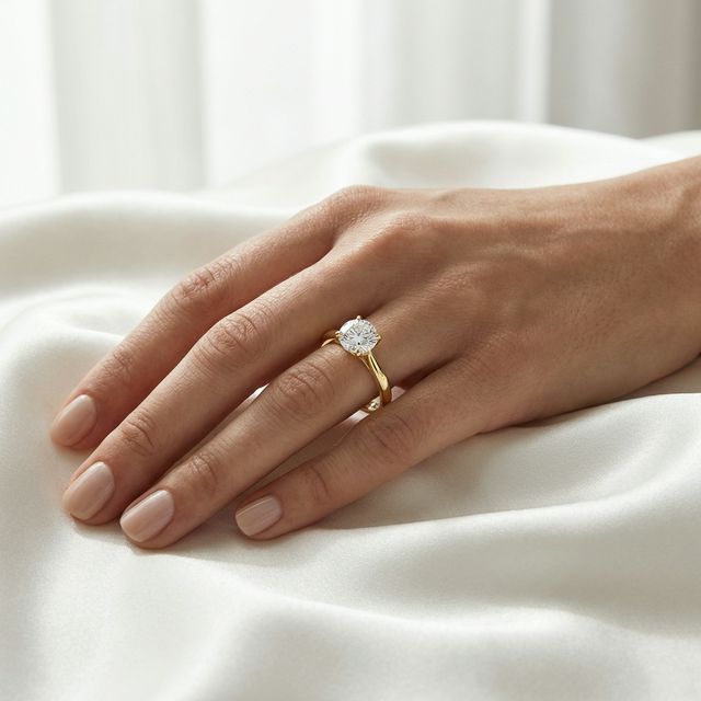 Tamtur Beyaz Yüzük 18K F VS lifestyle