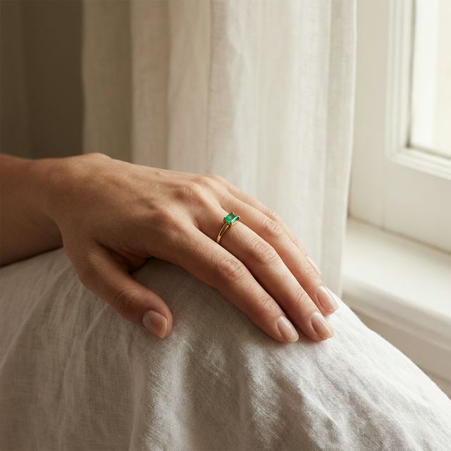 Zümrüt Sarmal Yüzük 0.22ct 14K Rose lifestyle